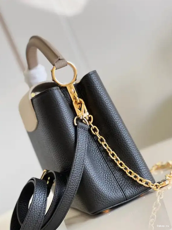 LOUIS VUITTON CAPUCINES MM 0627